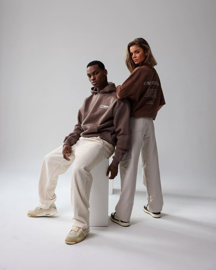 HOODIES & SWEATSHIRTS